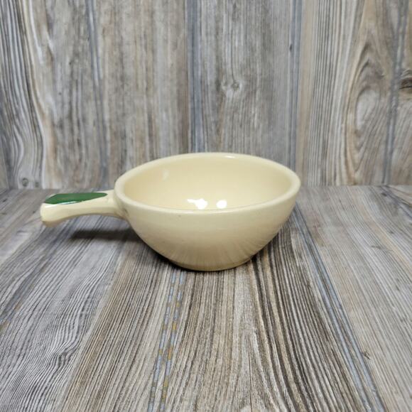 Vintage Starflower Watt Oven Ware Pottery, Individual Casserole, Grooved Handle - Picture 3 of 6